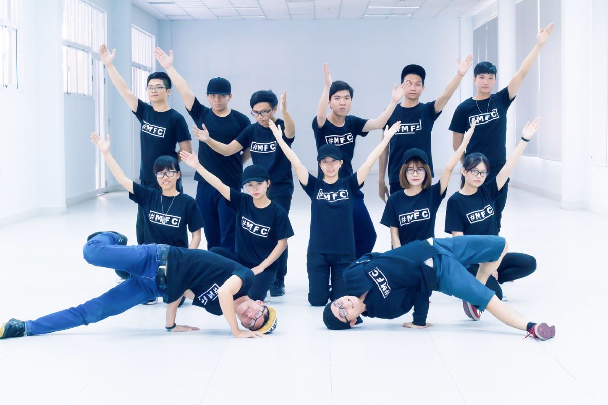 CLB nhảy hiện đại EIU
