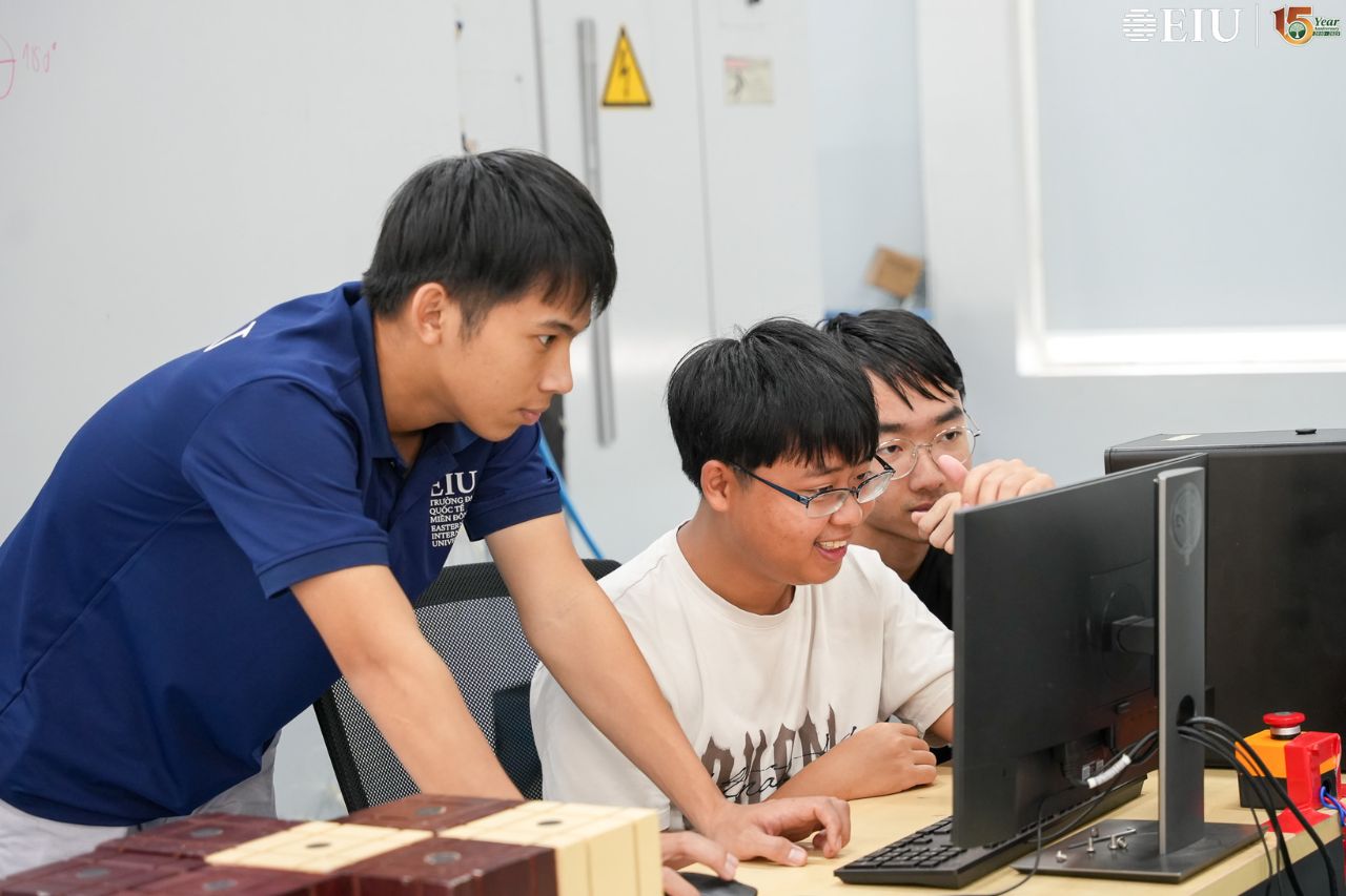 EIU đón sinh viên thực tập từ Trường Nanyang Polytechnic