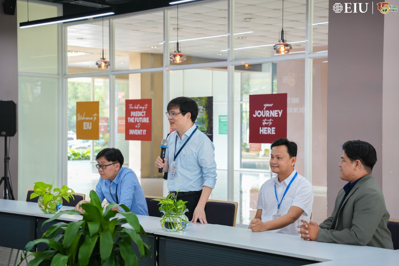 Hiệu trưởng Nhà trường phát biểu tại buổi lễ