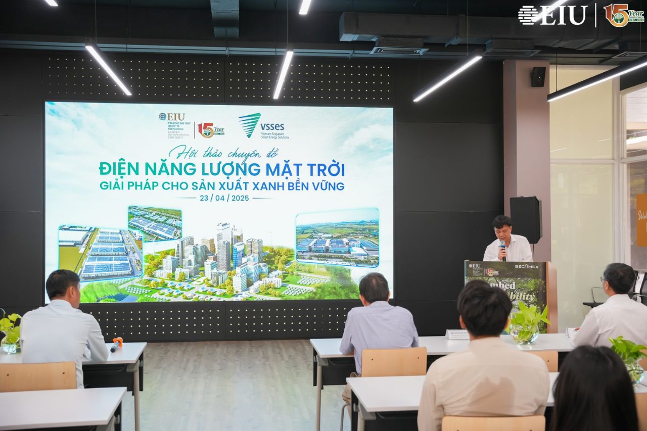 Phó Trưởng Khoa Kỹ thuật phát biểu khai mạc chương trình