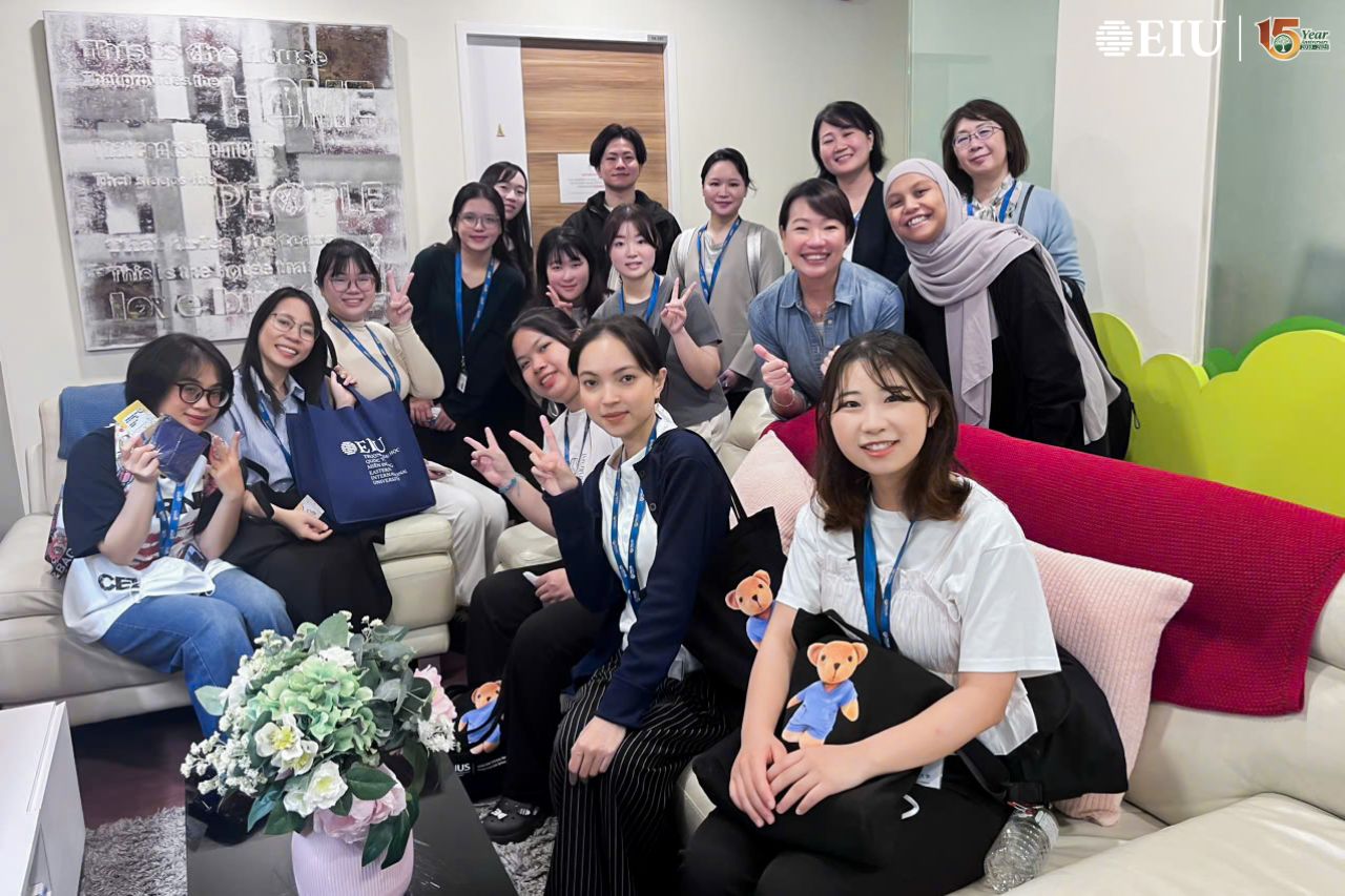 Sinh viên Điều dưỡng của EIU kiến tập tại Singapore