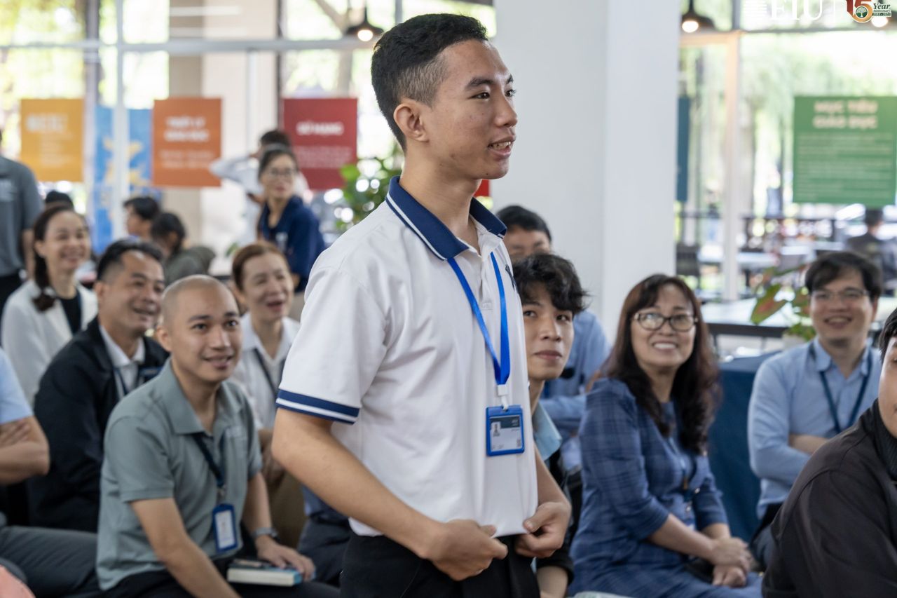 Sinh viên đặt câu hỏi đến thầy Nguyễn Tấn Lợi xoay quanh chủ đề của talkshow