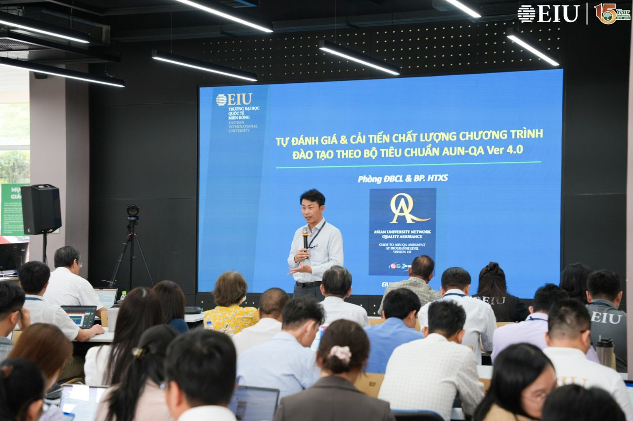 Phó Hiệu trưởng Nhà trường phát biểu chỉ đạo tại chương trình