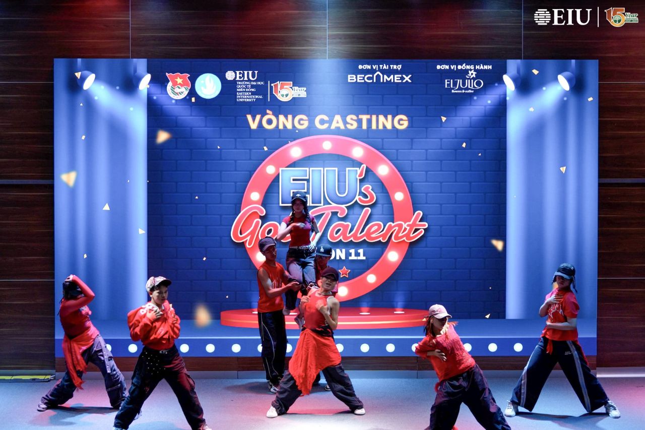 Các thí sinh tranh tài tại EIU's Got Talent Season 11