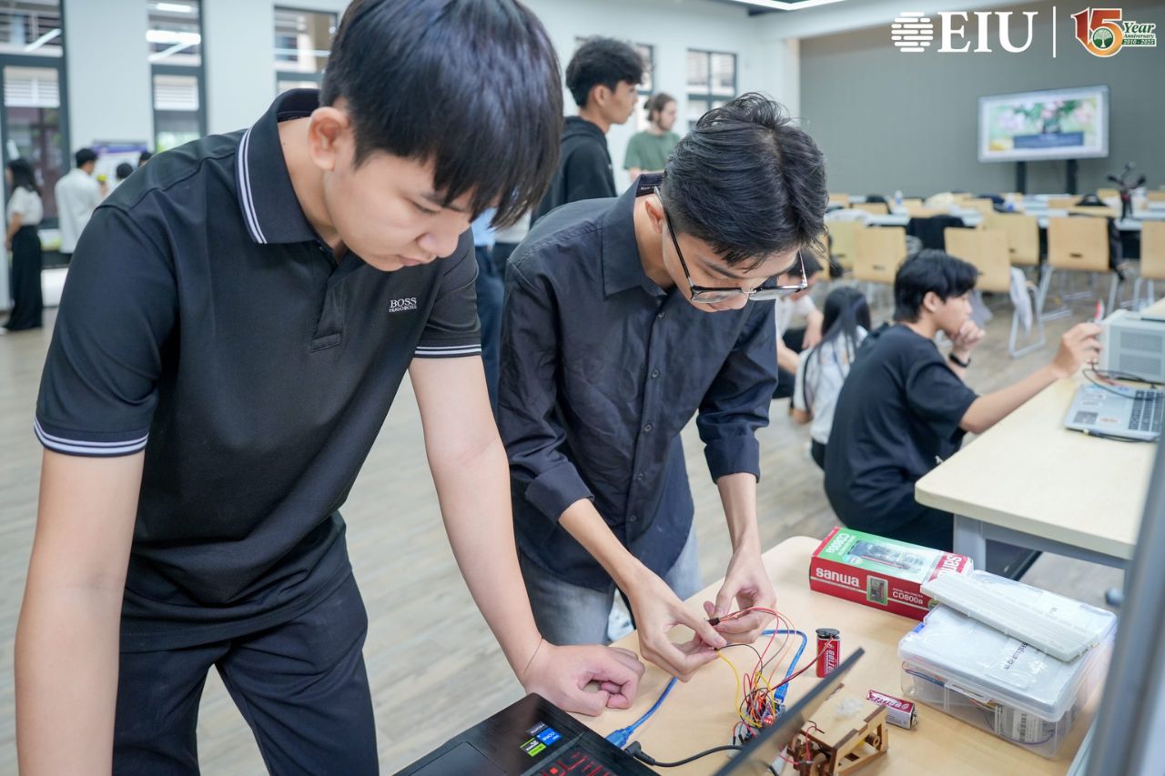 ECE 100 Gallery Walk