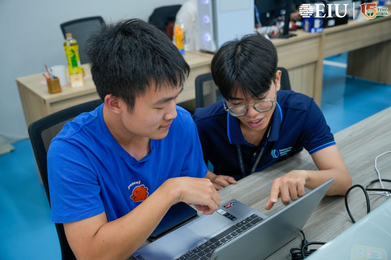 Sinh viên SMU thực tập chuyên sâu tại IIC