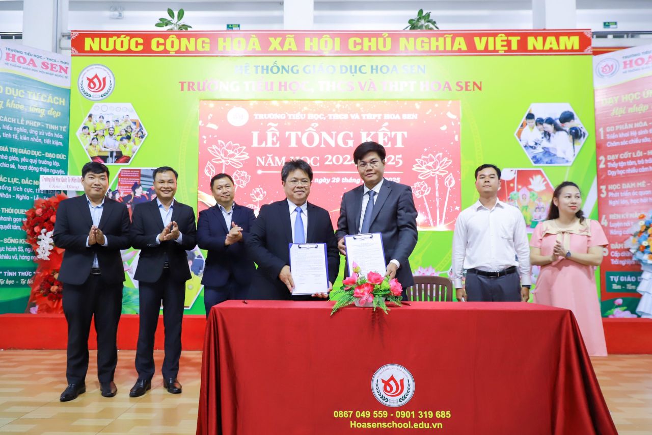 Lãnh đạo hai trường ký kết biên bản ghi nhớ hợp tác