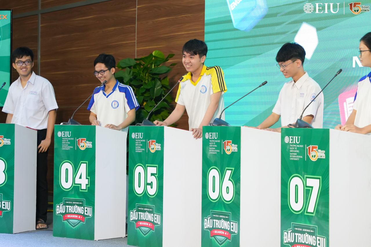 Thí sinh Đấu trường EIU trả lời câu hỏi