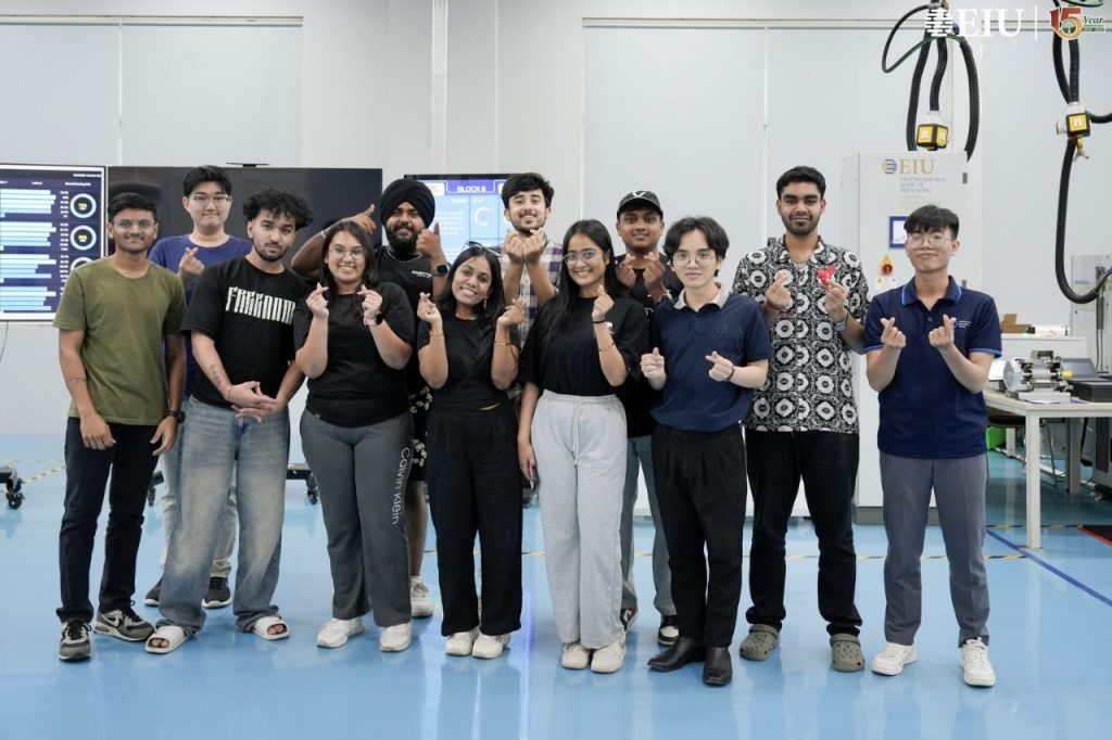 Sinh viên Ấn Độ thực tập chuyên sâu tại EIU