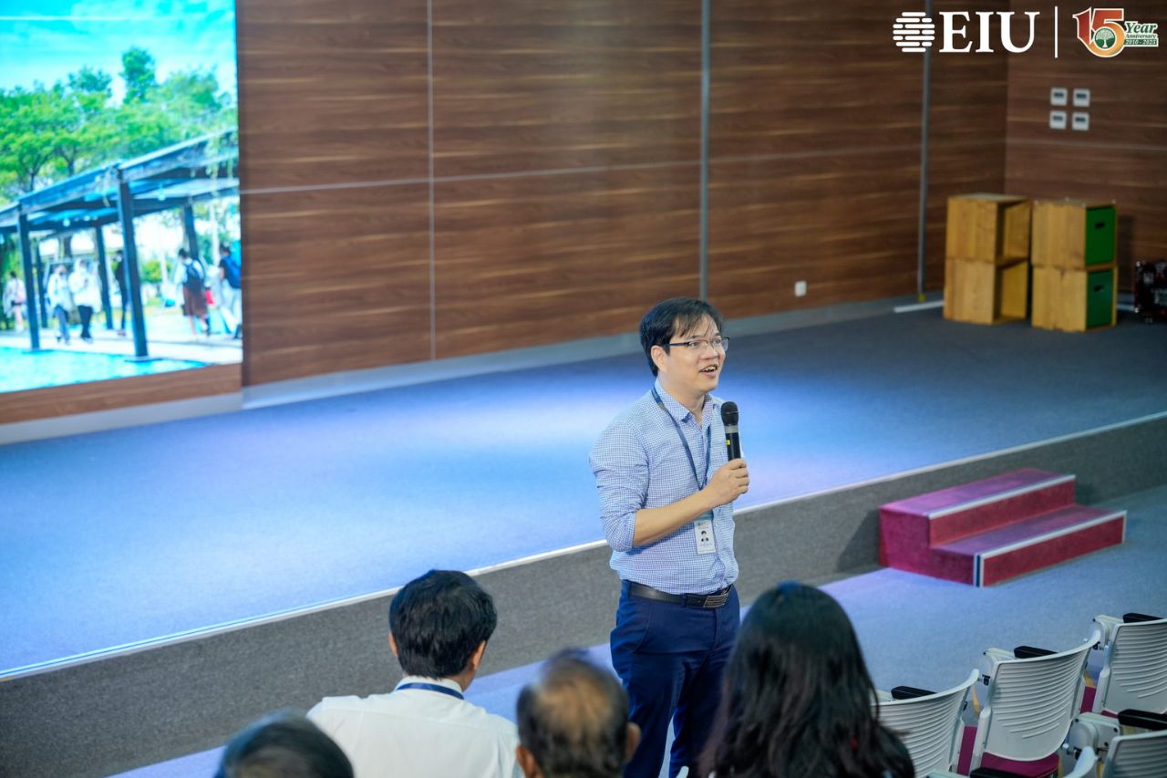Hiệu trưởng Nhà trường phát biểu chỉ đạo