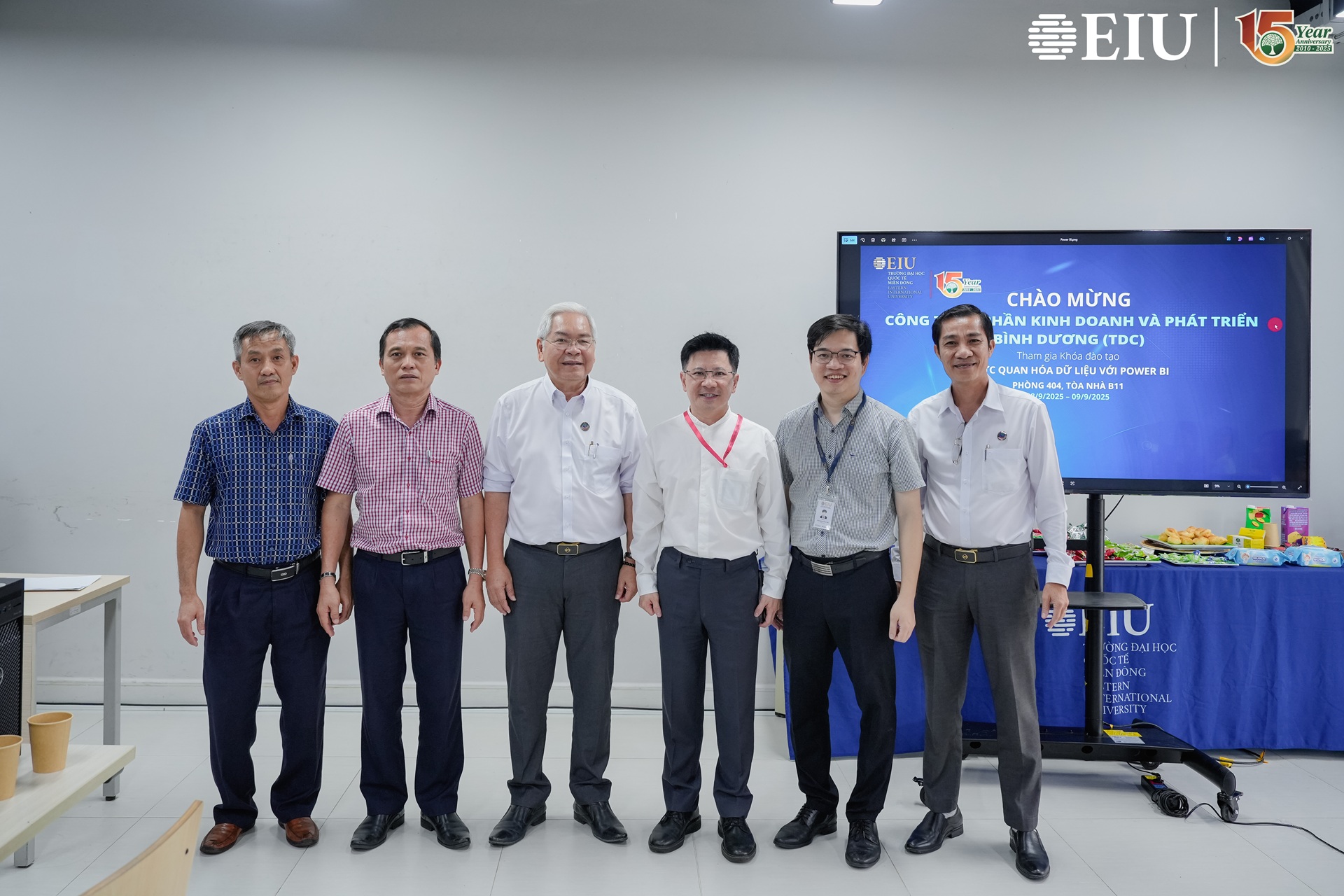 eiu-dao-tao-phan-tich-du-lieu-power-bi-cho-tdc (14) eiu-dao-tao-phan-tich-du-lieu-power-bi-cho-tdc (14)